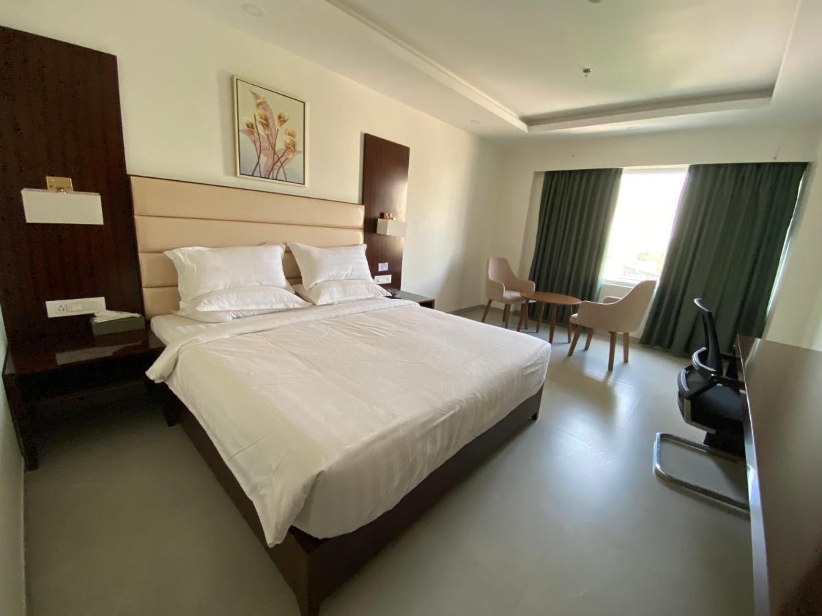 Apricot Hotel , Ahmedabad Extérieur photo