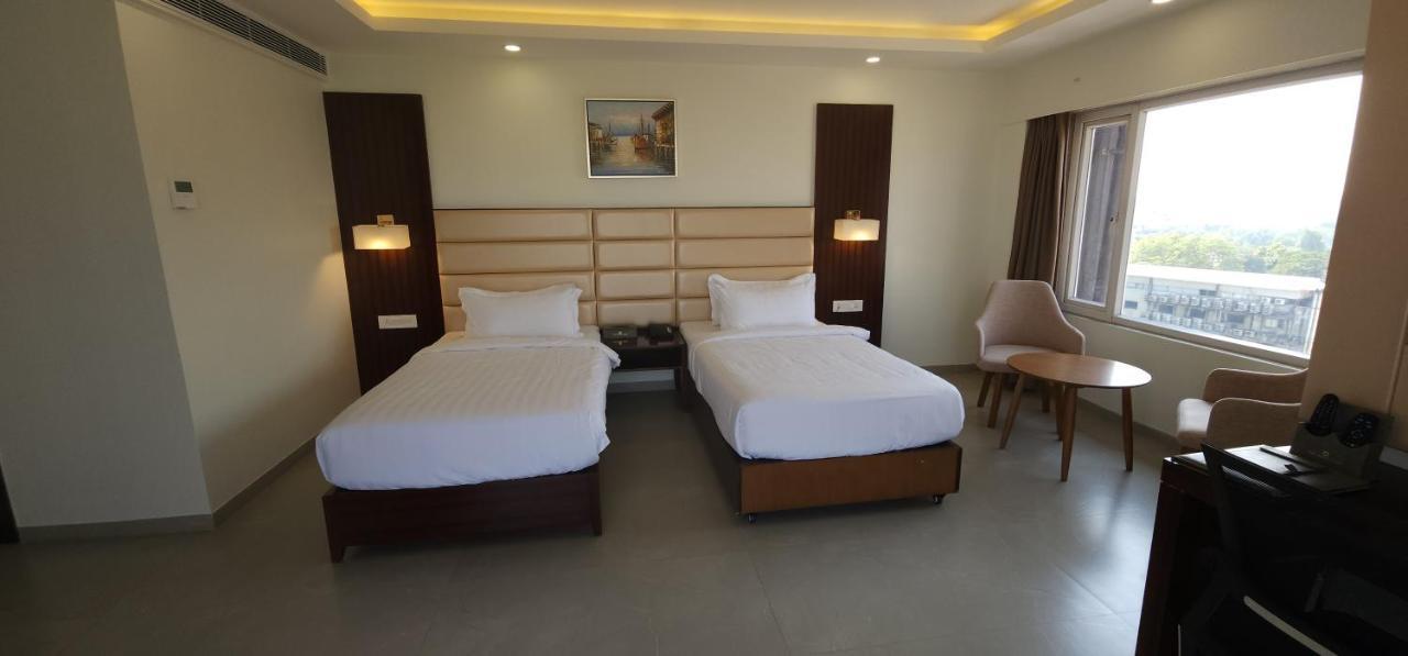 Apricot Hotel , Ahmedabad Extérieur photo