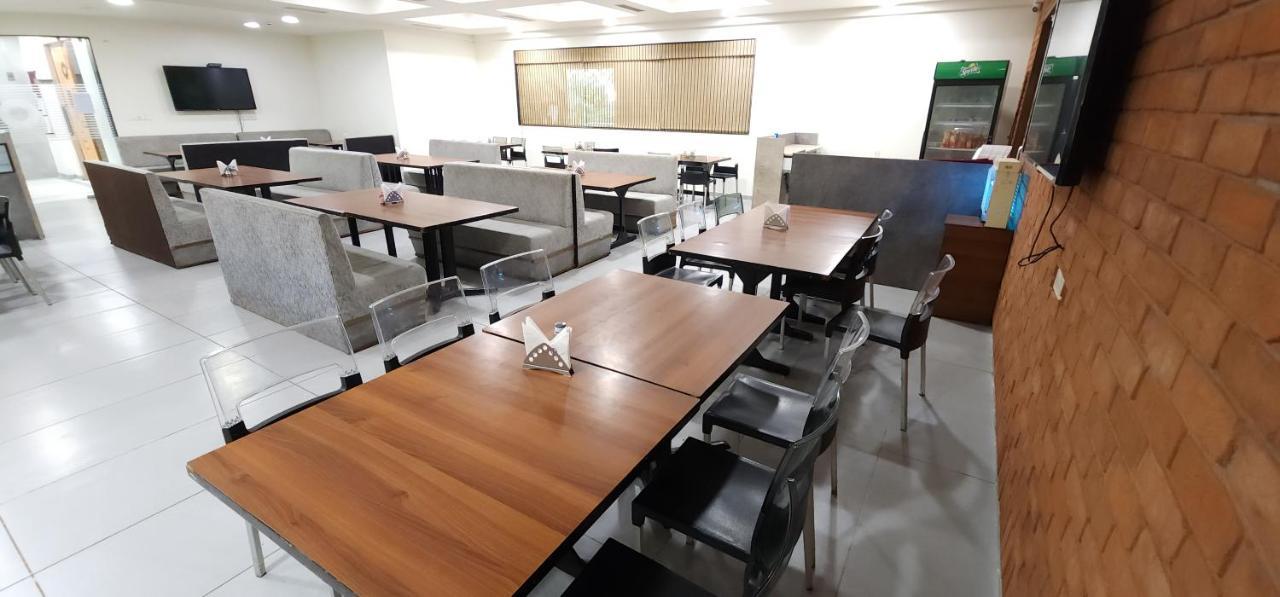 Apricot Hotel , Ahmedabad Extérieur photo