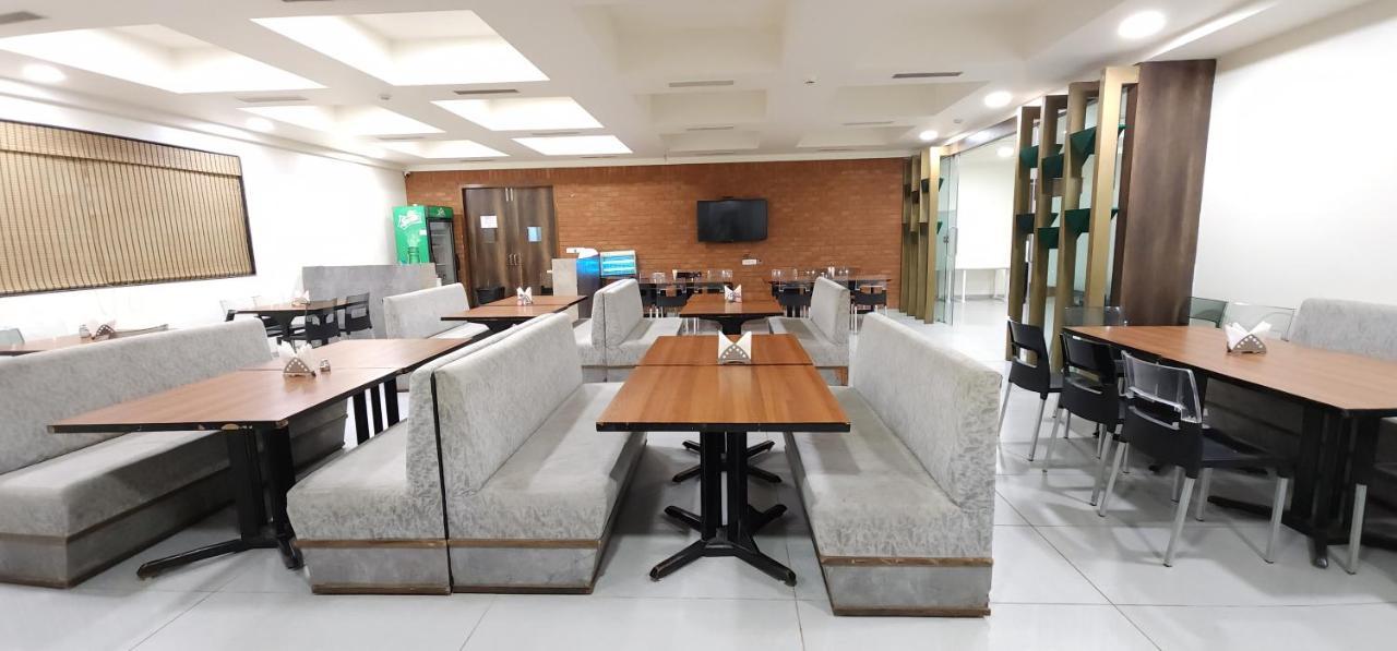 Apricot Hotel , Ahmedabad Extérieur photo