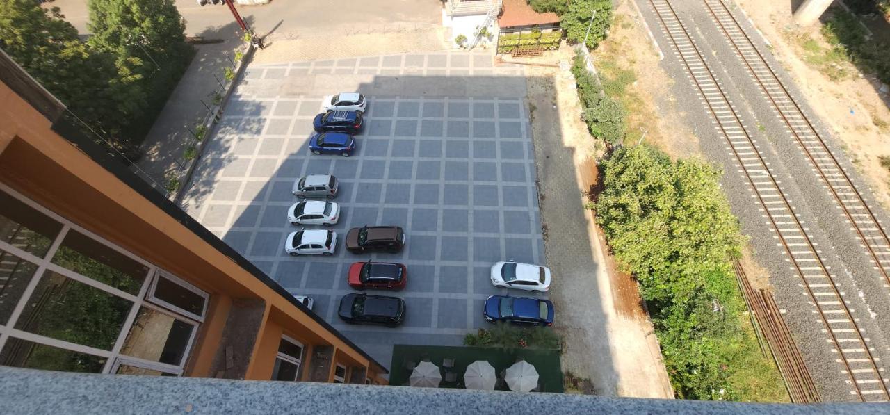 Apricot Hotel , Ahmedabad Extérieur photo