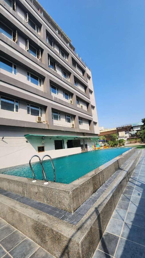 Apricot Hotel , Ahmedabad Extérieur photo